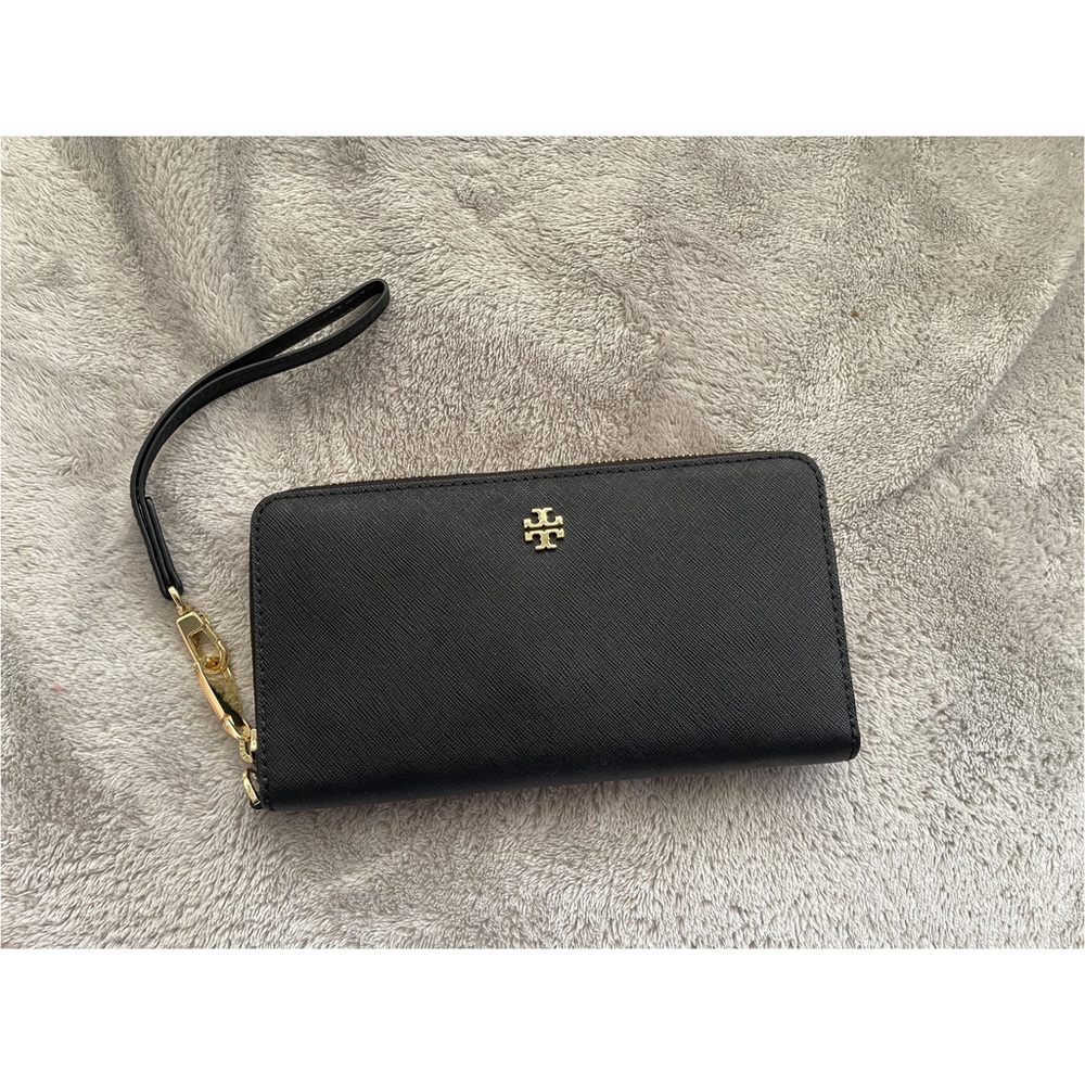 Tory Burch Travel Wallet (Saffiano Style) in Black